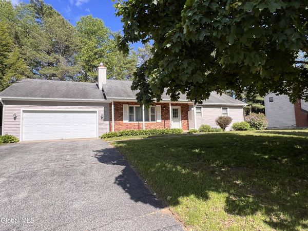 7 Sweetbriar Lane, Queensbury, NY 12804