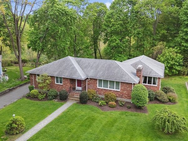 38 38 Greenwood Lane, Waltham, MA 02451