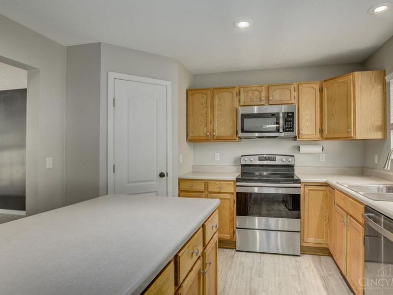 1267 Mills Pointe Court, Union Twp, OH 45103 Photo 9