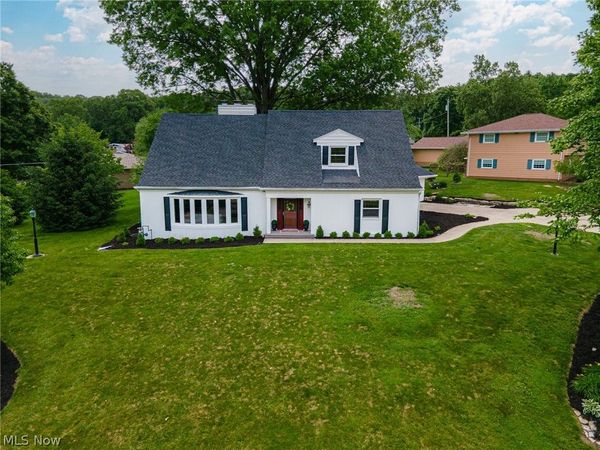 1691 Knob Hill Drive , Coshocton, OH 43812