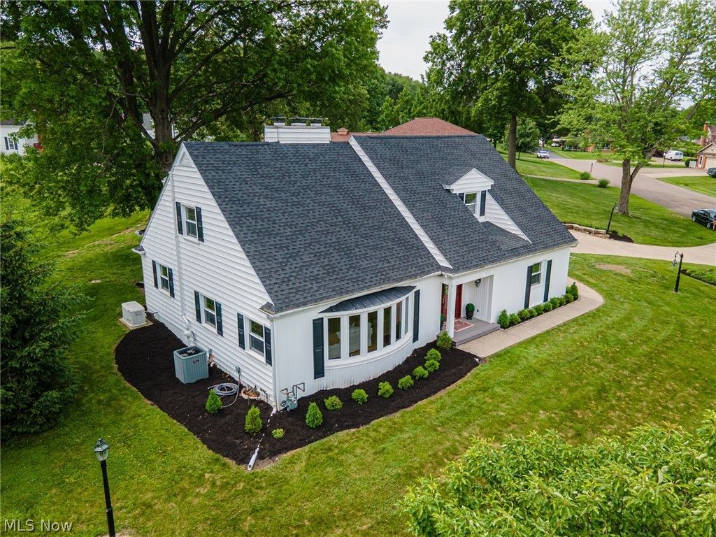 1691 Knob Hill Drive, Coshocton, OH 43812