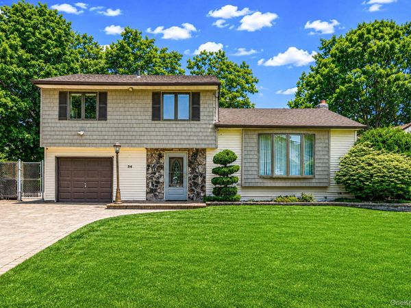 34 Campo Avenue , Selden, NY 11784