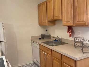 10019 Allen Pointe Drive, Allen Park, MI 48101