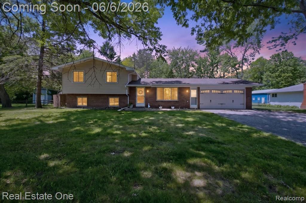 2259 Carlos Drive, Waterford Township, MI 48327 Main Photo