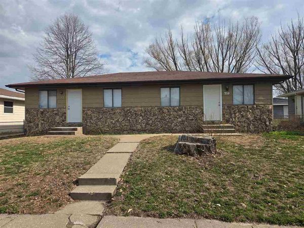710/712 W 61st ST, Unit 710, Davenport, IA 52806