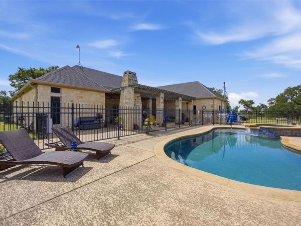 2936 FM 1704, Elgin, TX 78621