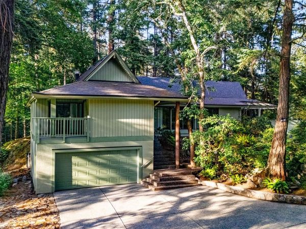 4505 Cottontree Lane, Saanich, BC V8X 4G2
