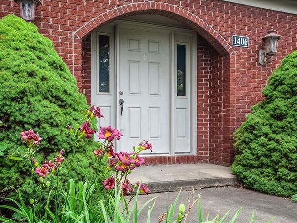 1406 S Golf Club Drive, Richmond, MO 64085