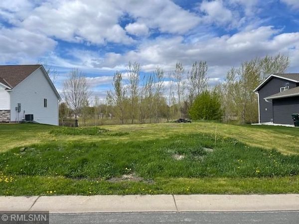 1555 9th Avenue , Hutchinson, MN 55350