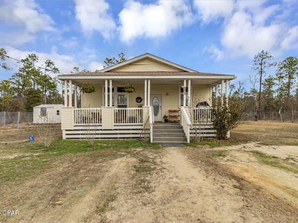 1180 Chattahoochee Avenue , Alford, FL 32420