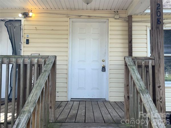 208 Georgia Avenue E, Bessemer City, NC 28016