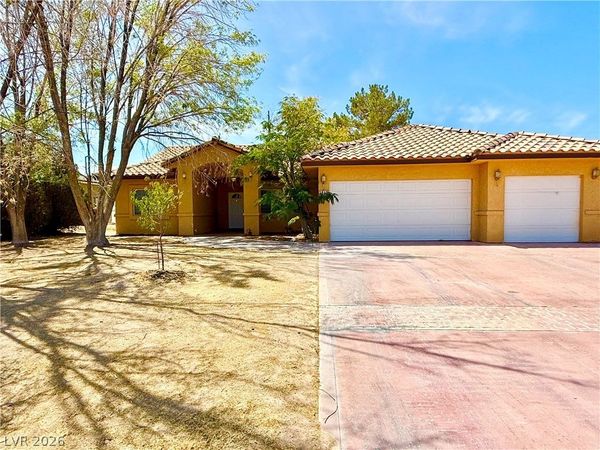 3810 N Mount Charleston Drive , Pahrump, NV 89048