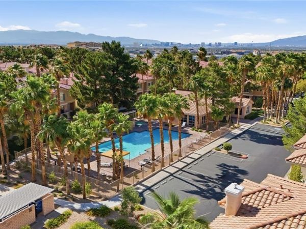 251 S Green Valley Parkway , Unit 421, Henderson, NV 89012