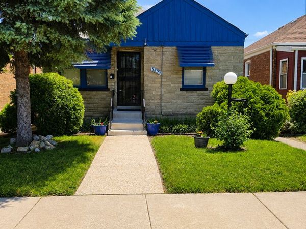9823 S Drexel Avenue, Chicago, IL 60628
