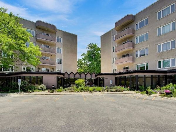 6411 Lincoln Avenue, Unit 303, Morton Grove, IL 60053