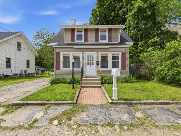 22 Lauf St, Worcester, MA 01602