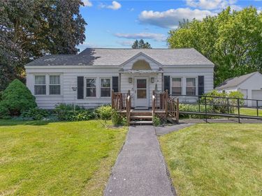 201 Sheridan Road , Liverpool, NY 13090