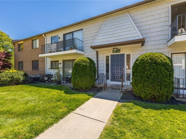 29 Great Wood Court , Fairport, NY 14450