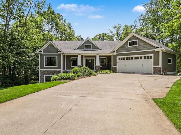 5318 Lamont Farms Drive, Coopersville, MI 49404