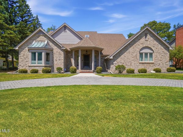 7202 Oak Hill Drive, Sylvania, OH 43560
