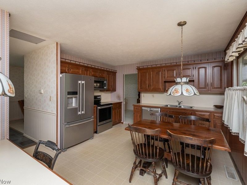 676 Wyleswood Drive, Berea, OH 44017 Photo 6