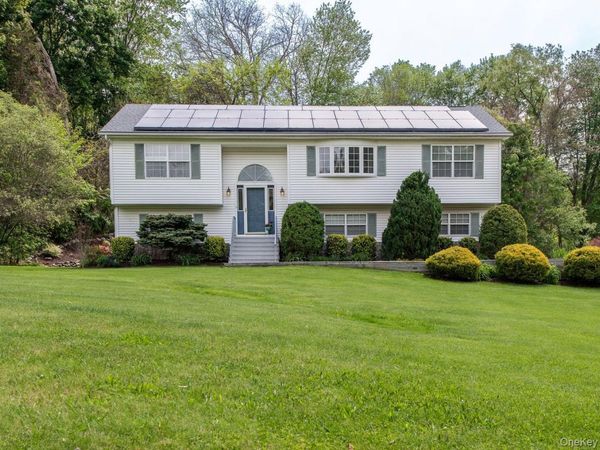 17 Verplanck Avenue, Hopewell Junction, NY 12533