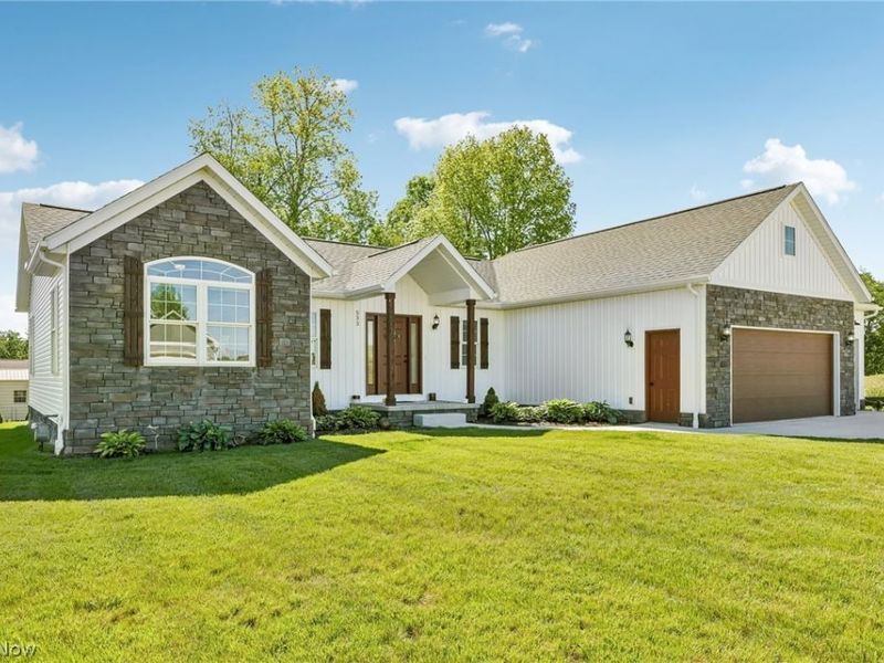 533 E Lakewood Drive , Canal Fulton, OH 44614 Photo 2