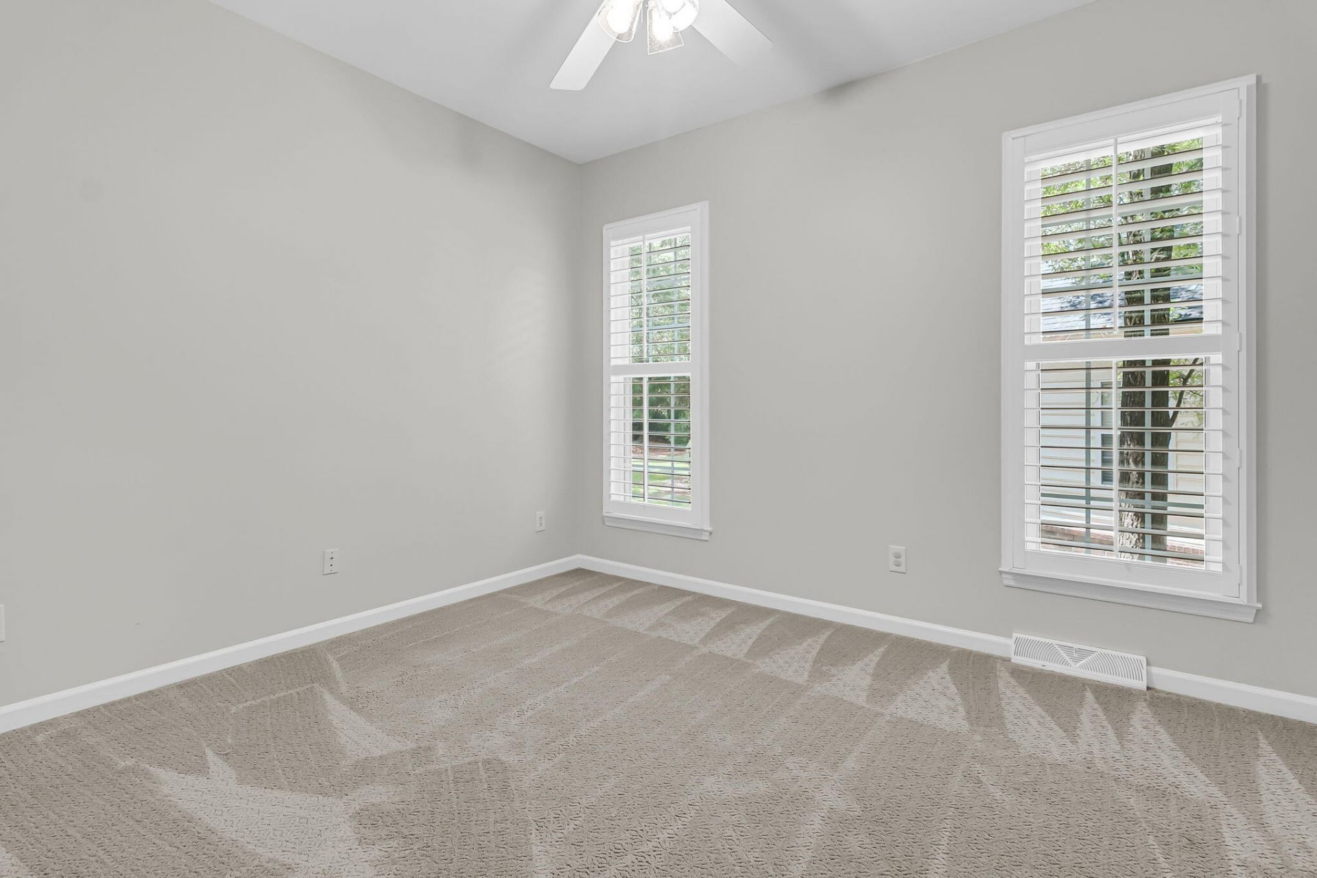 195 Prestwick Court Photo 31