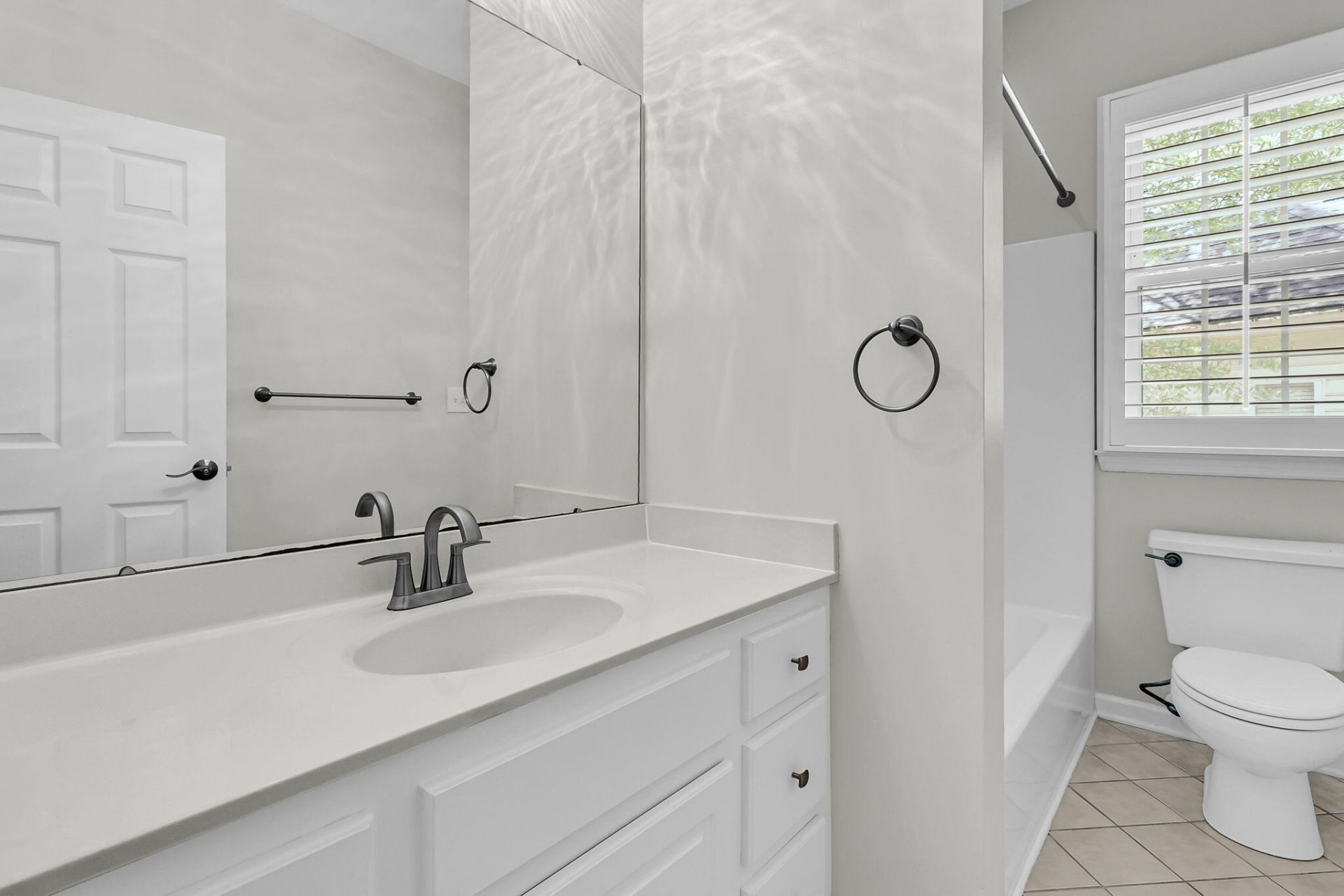 195 Prestwick Court Photo 32