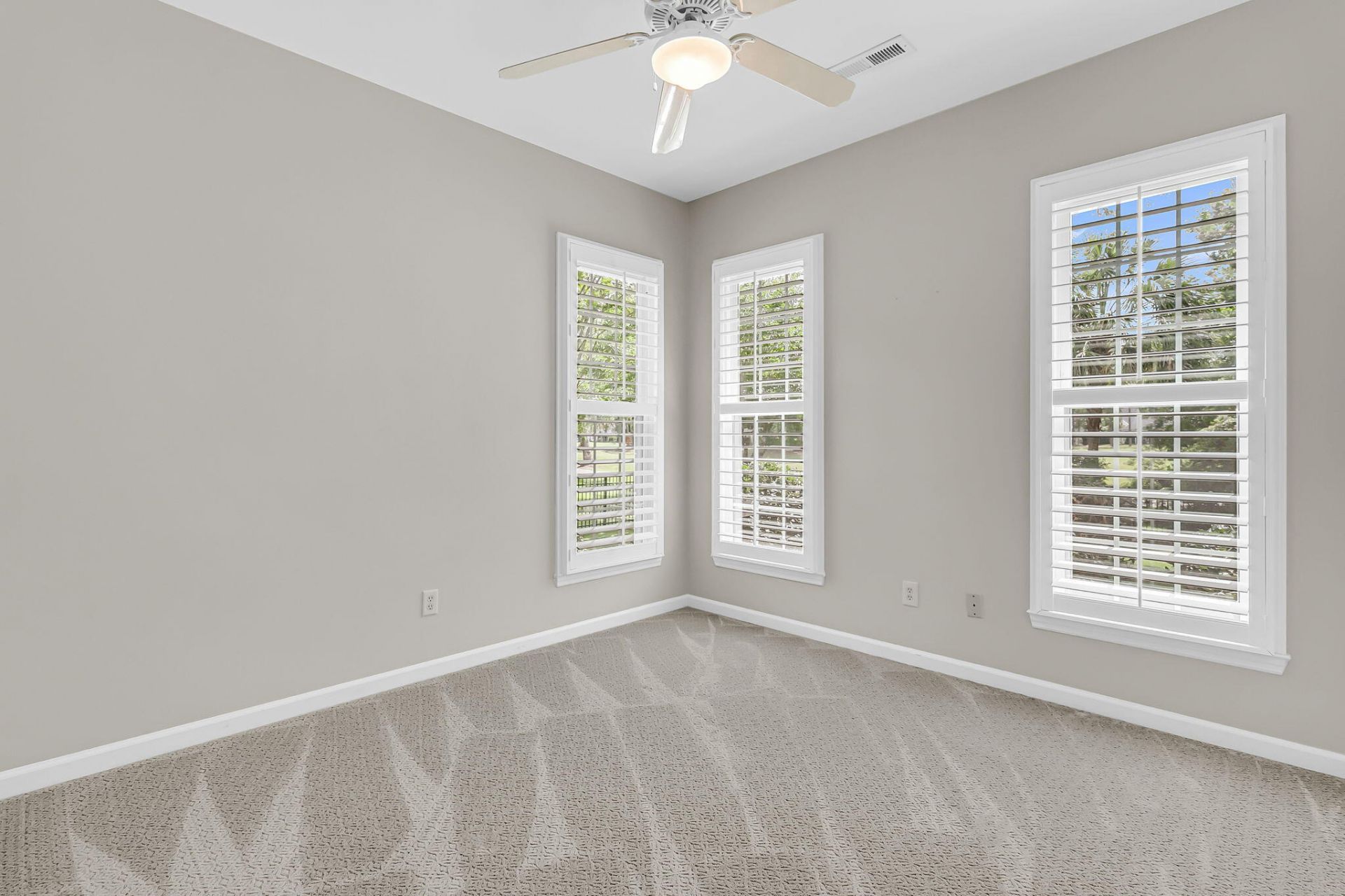 195 Prestwick Court Photo 34
