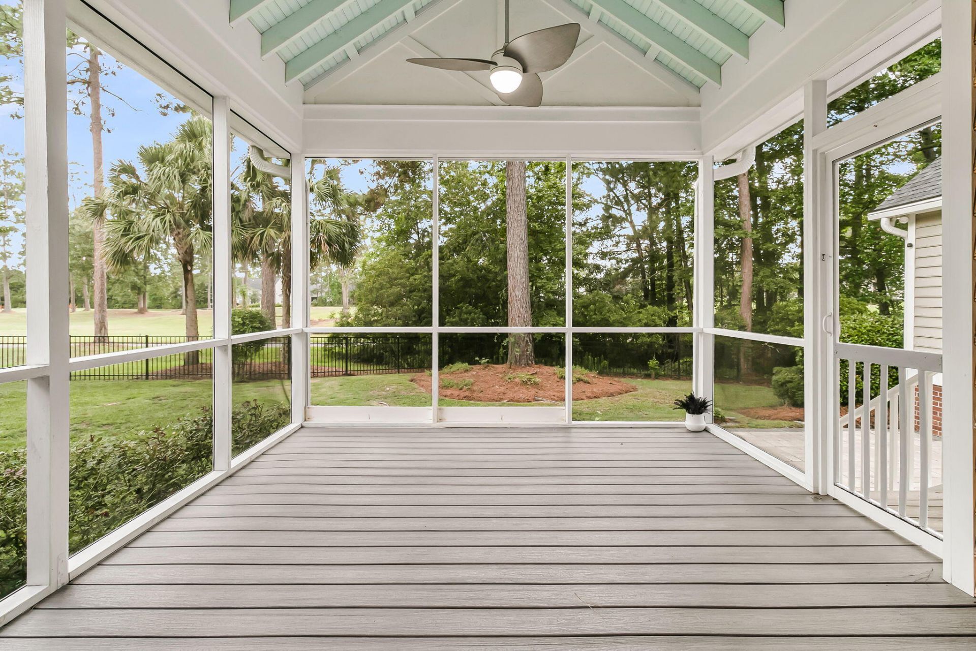 195 Prestwick Court Photo 40