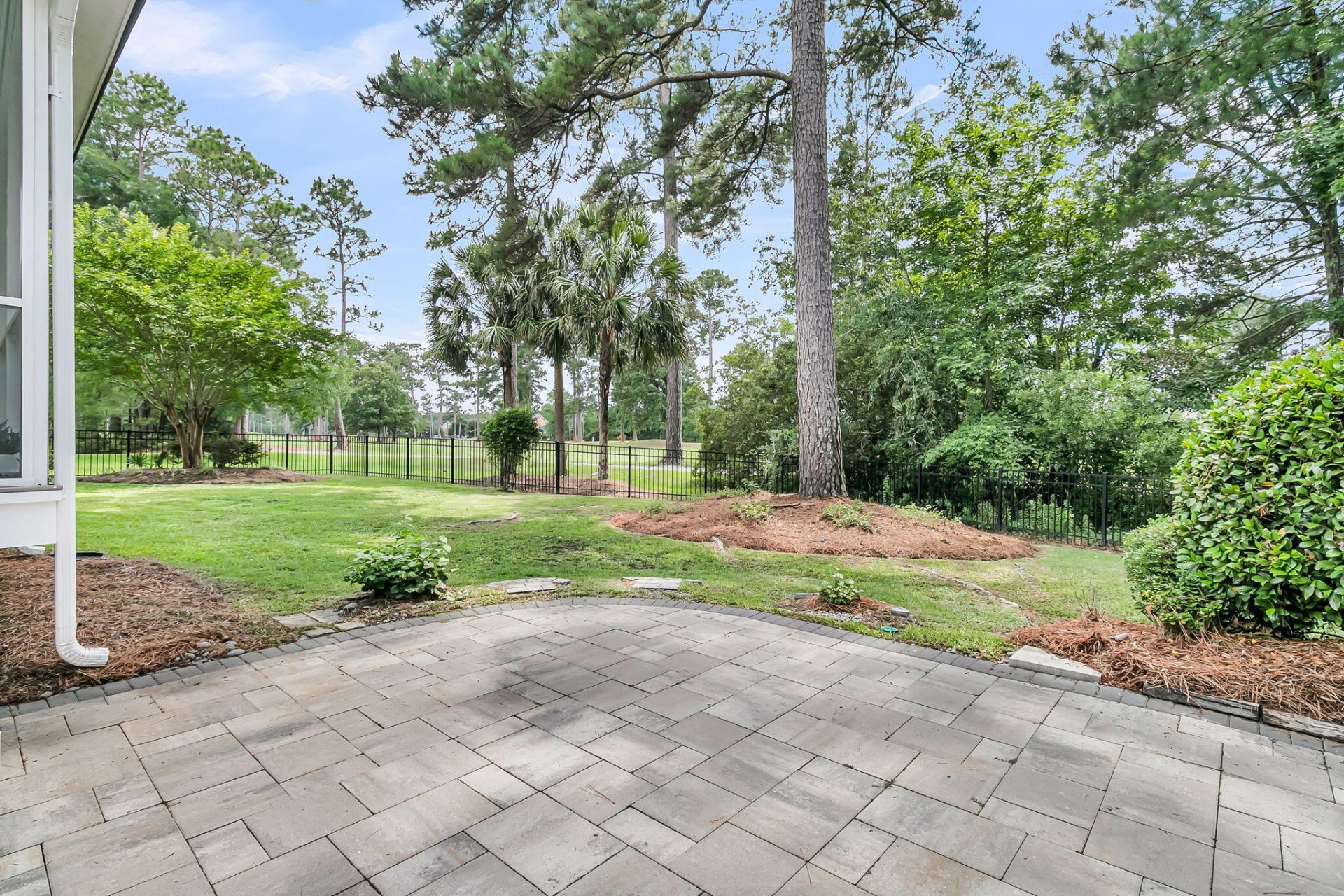 195 Prestwick Court Photo 43