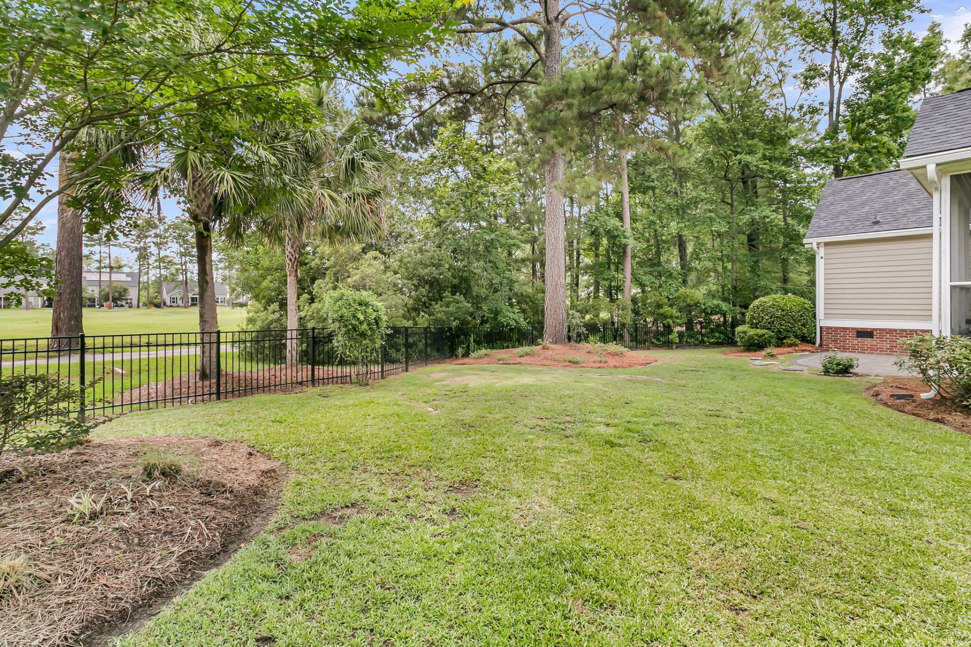 195 Prestwick Court Photo 47