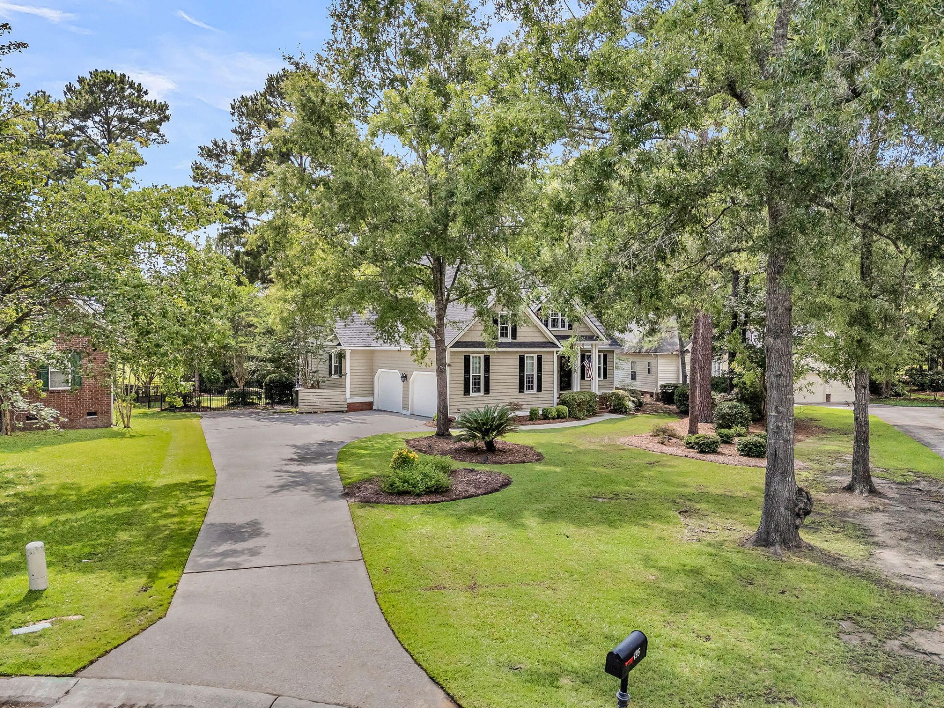 195 Prestwick Court Photo 6