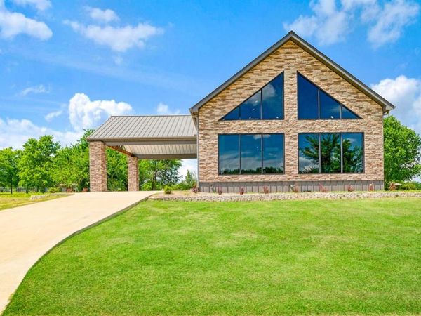 209 Helena Drive, Powderly, TX 75473