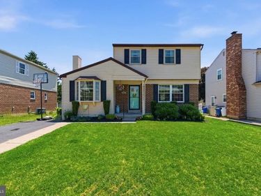 327 GREENBRIAR, HAVERTOWN, PA 19083