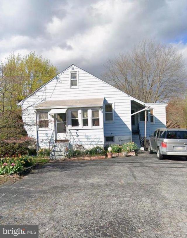 1137 E MAIN STREET, DOUGLASSVILLE, PA 19518