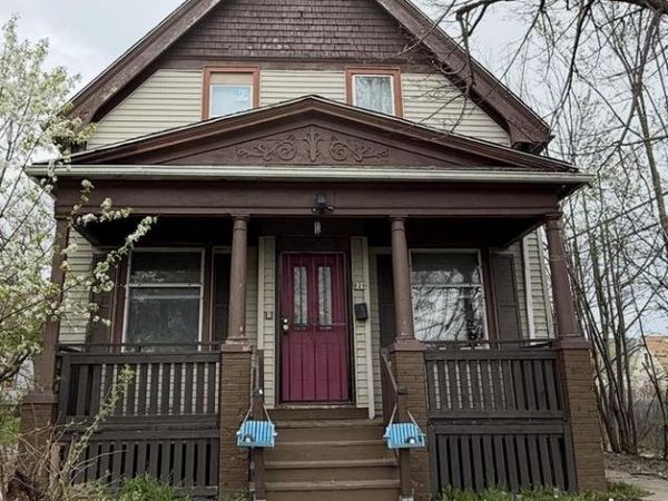 820 W Keefe AVENUE, Milwaukee, WI 53206