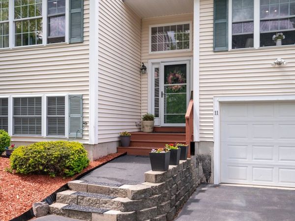 11 Nathaniel Drive, Unit 11, Raymond, NH 03077