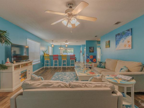 1869 Vineyard St, Navarre, FL 32566
