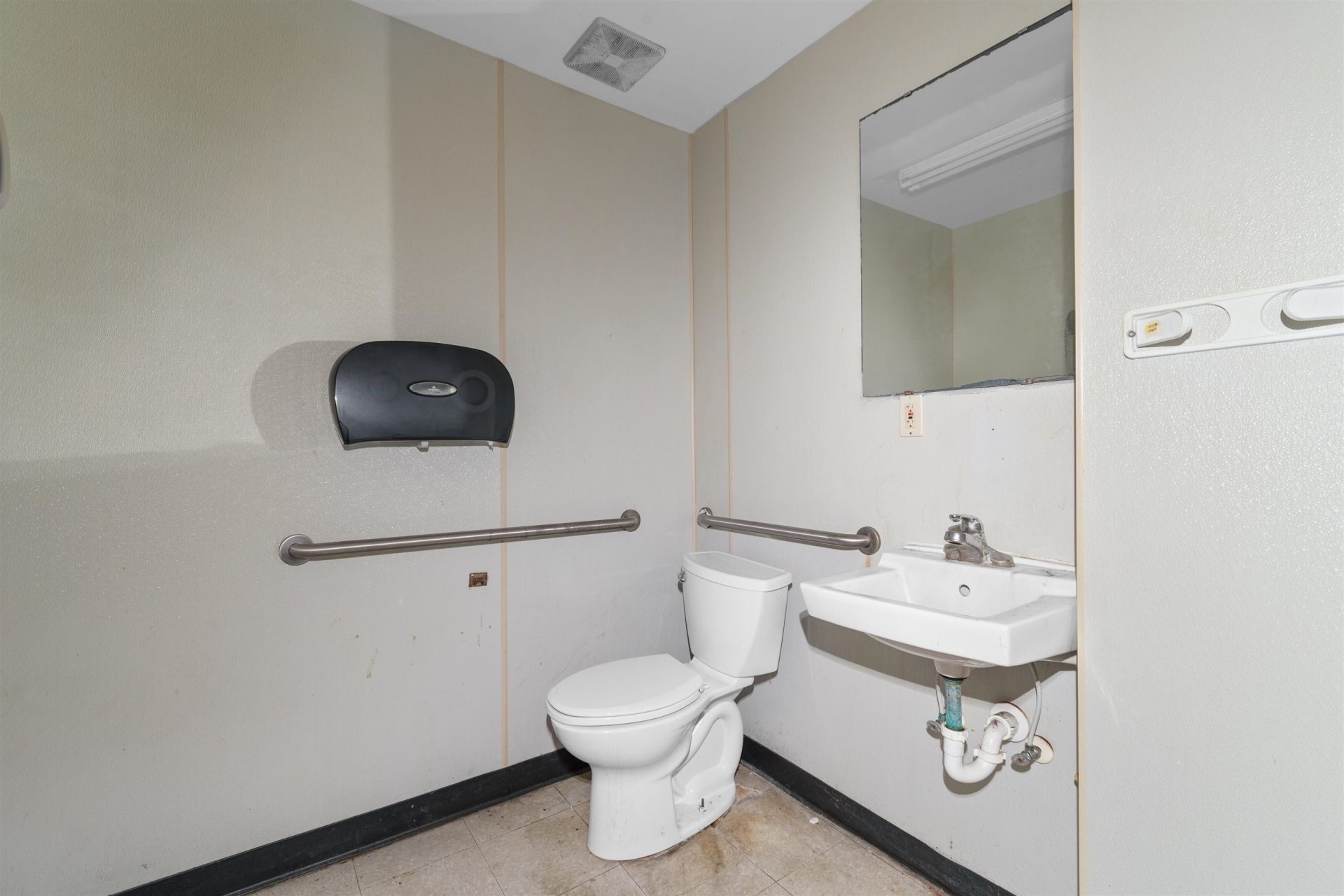 480 Nelson Blvd.  Photo 28