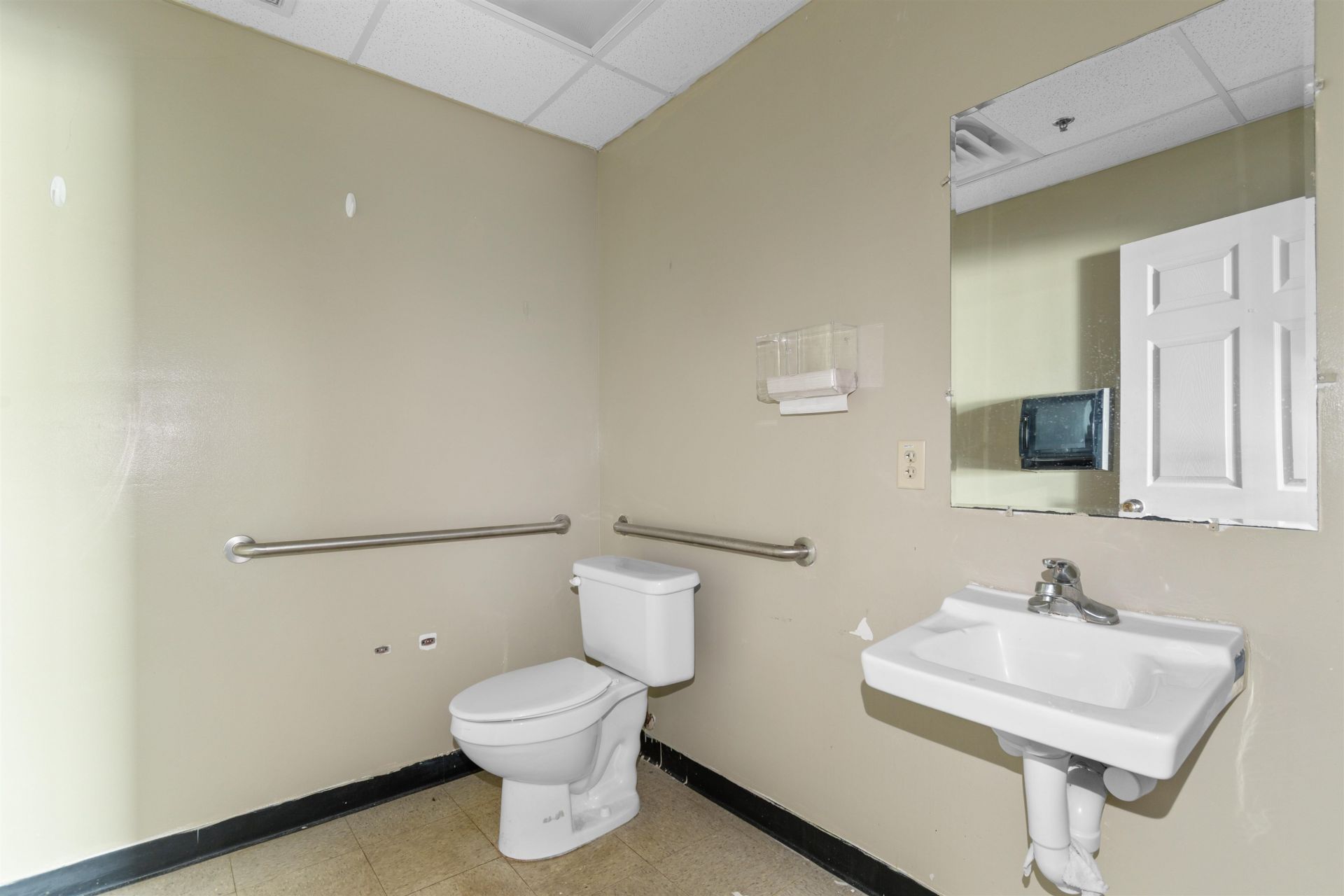 480 Nelson Blvd.  Photo 39