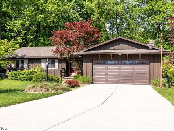 8636 Scarlet Oak Lane , Parma, OH 44130