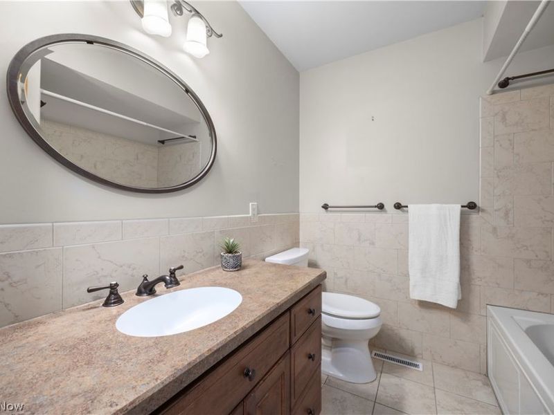 8636 Scarlet Oak Lane, Parma, OH 44130 Photo 17