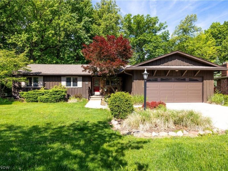 8636 Scarlet Oak Lane, Parma, OH 44130 Photo 2