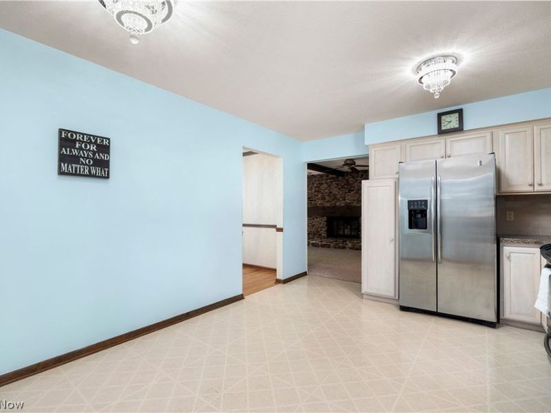 8636 Scarlet Oak Lane, Parma, OH 44130 Photo 6
