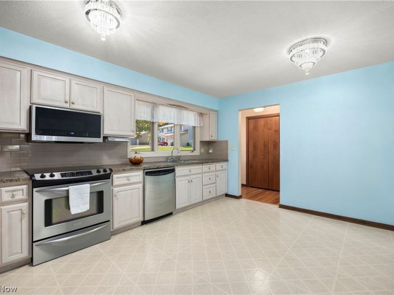 8636 Scarlet Oak Lane, Parma, OH 44130 Photo 9