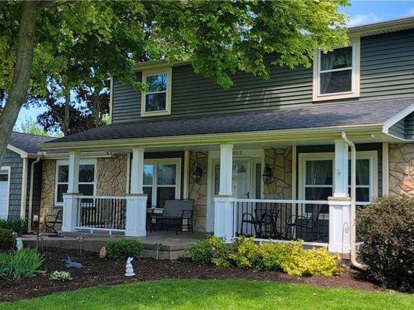 7053 Old English Road , Lockport, NY 14094