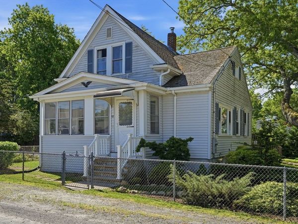 72 Pembroke Ave, Acushnet, MA 02743