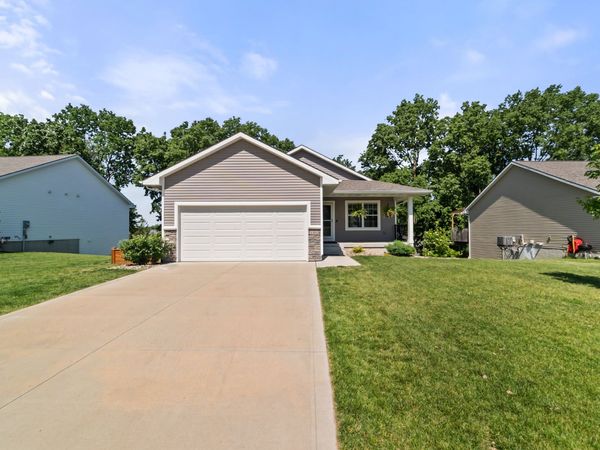 186 NE 56th Street , Pleasant Hill, IA 50327